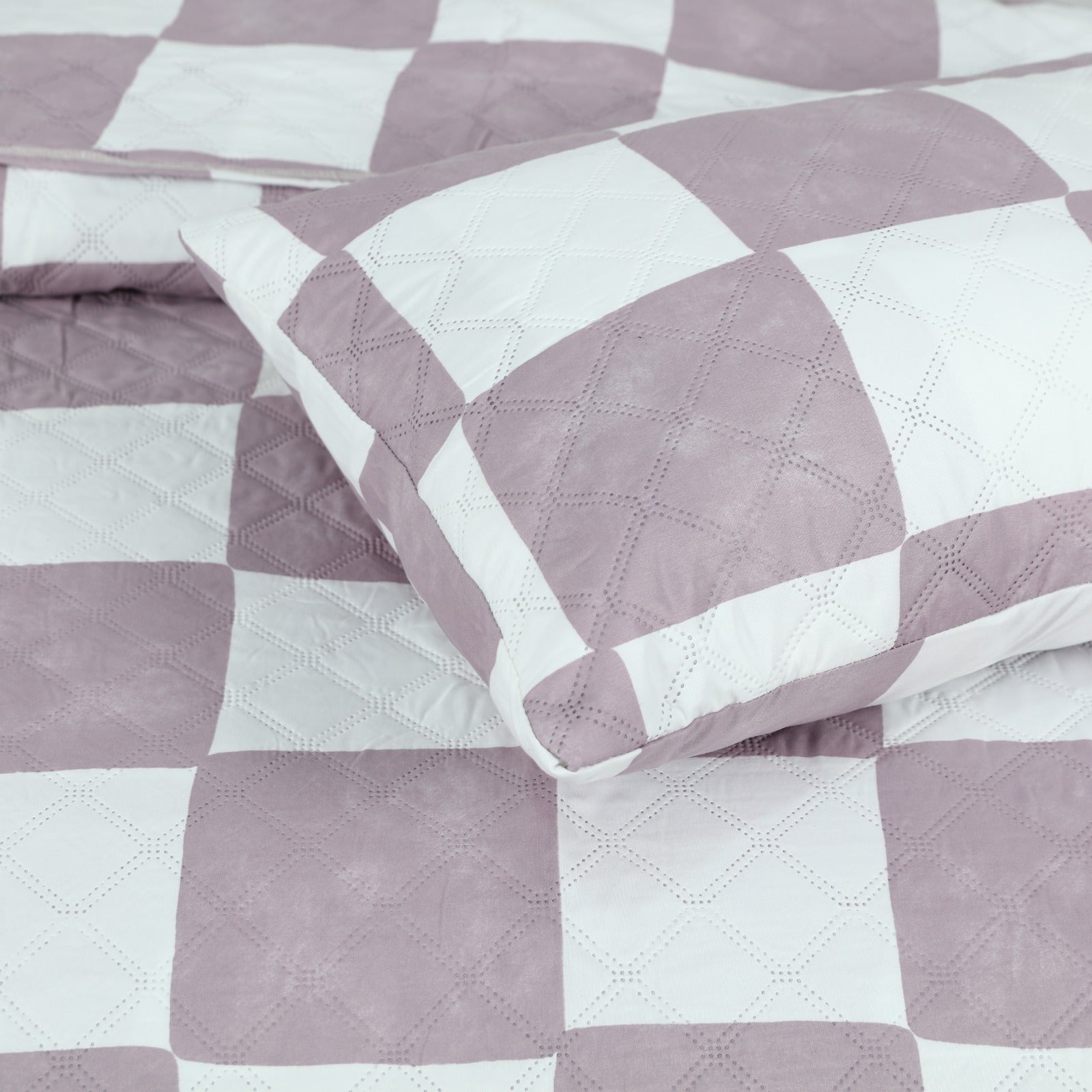 Purple & White Checkered Bedspread Set – 3 Piece Quilted Bedding Set with 2 Matching Pillow Covers