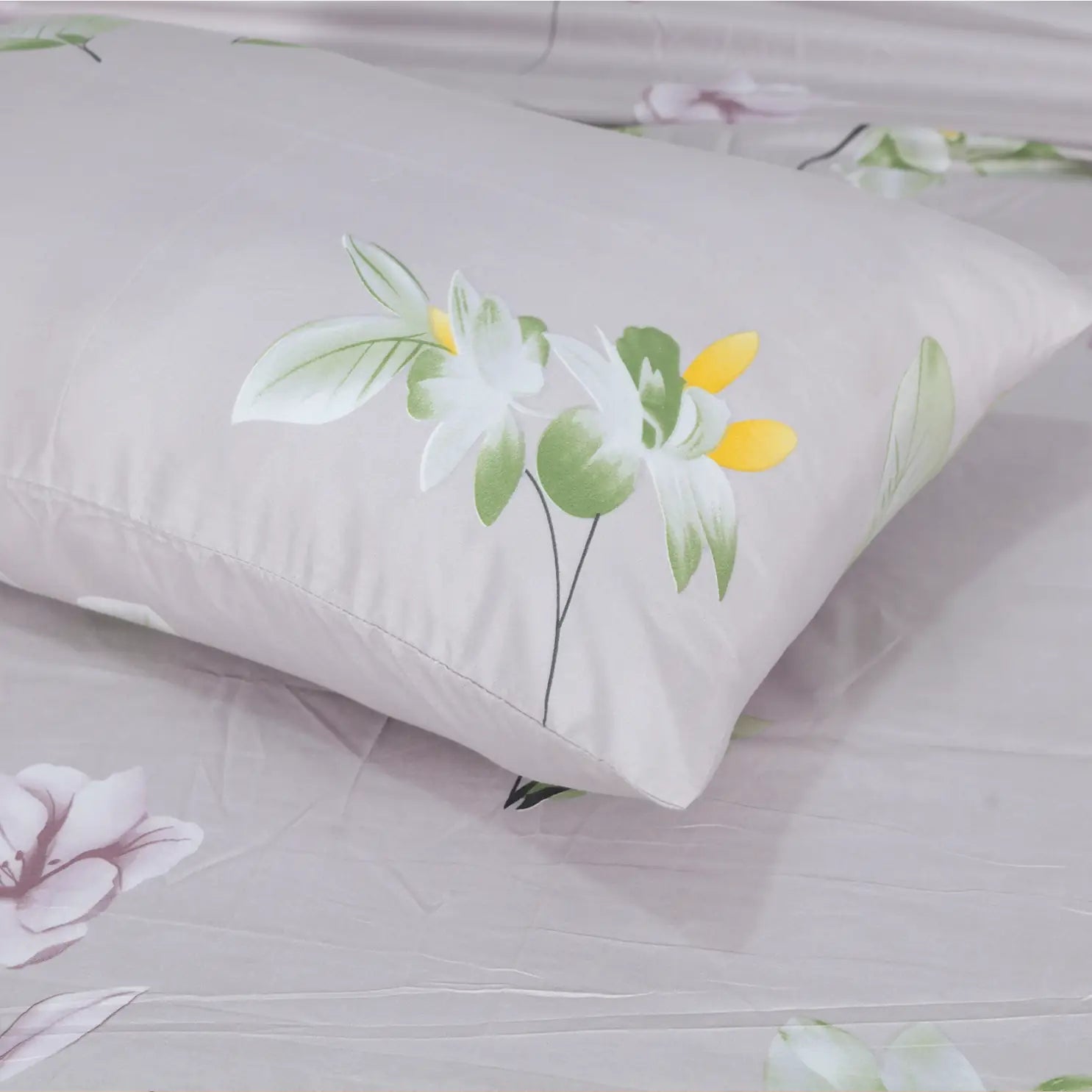 Lavender Mist Minimalist Lily Bedsheet Set
